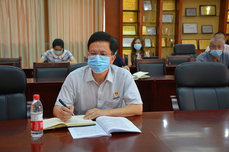 陈院长.jpg 陈院长.jpg